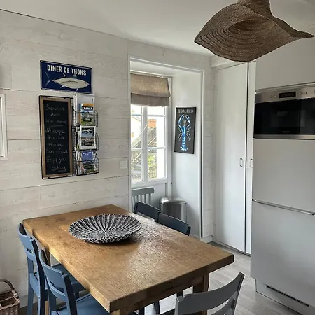 La Maison De Pierre Port-en-Bessin-Huppain