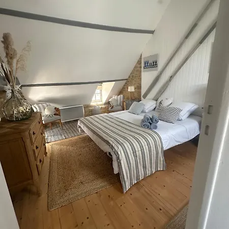 La Maison De Pierre Port-en-Bessin-Huppain
