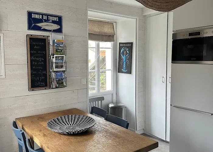 La Maison De Pierre Port-en-Bessin-Huppain